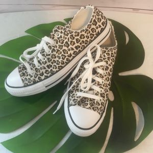 Converse Women’s Chuck Taylor Leopard Print sz 9